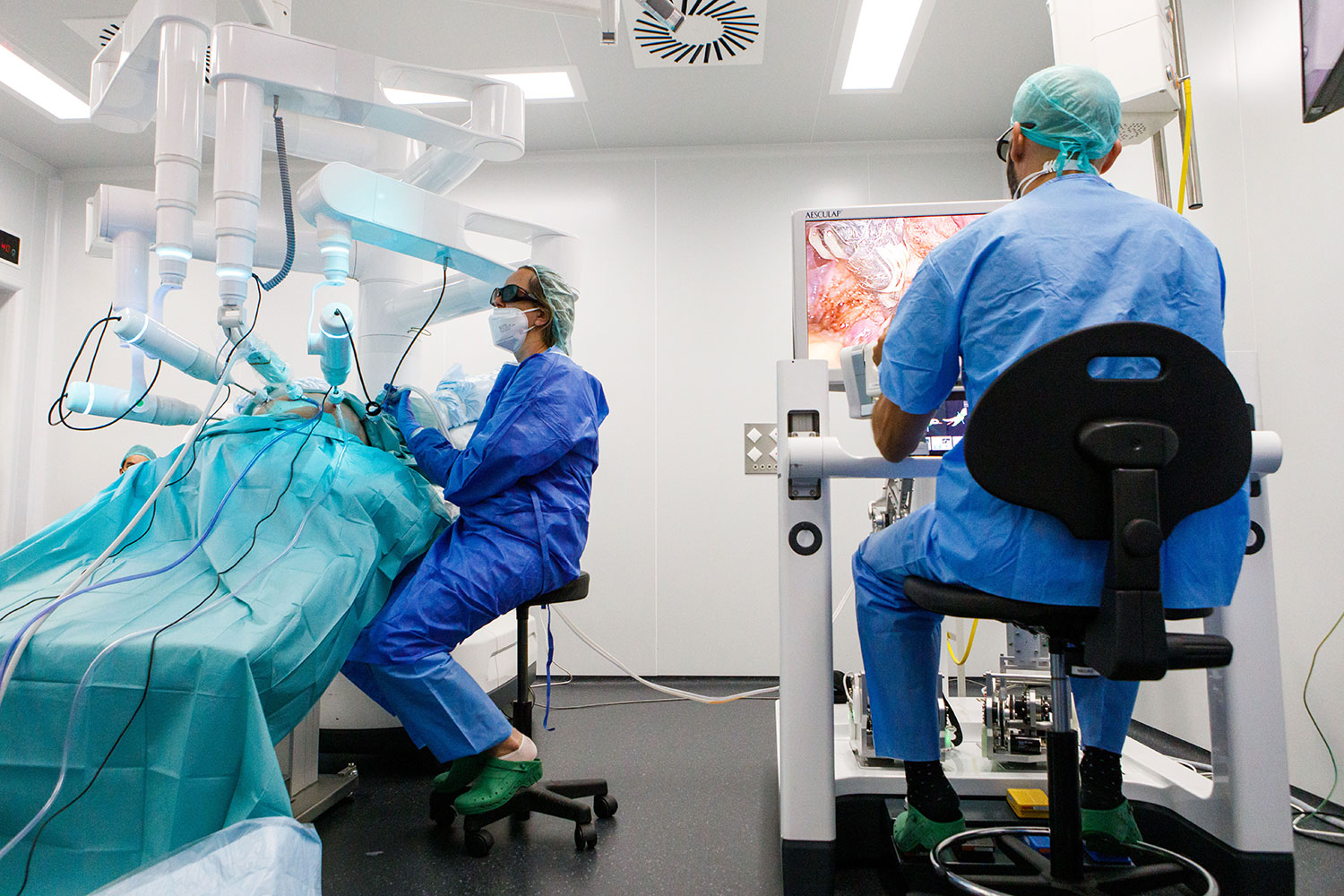 Surgical robot Bitrack