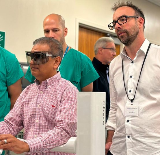 EXCELENTE ACOGIDA DEL ROBOT QUIRÚRGICO DE ROB SURGICAL EN EL <span></noscript><img class=